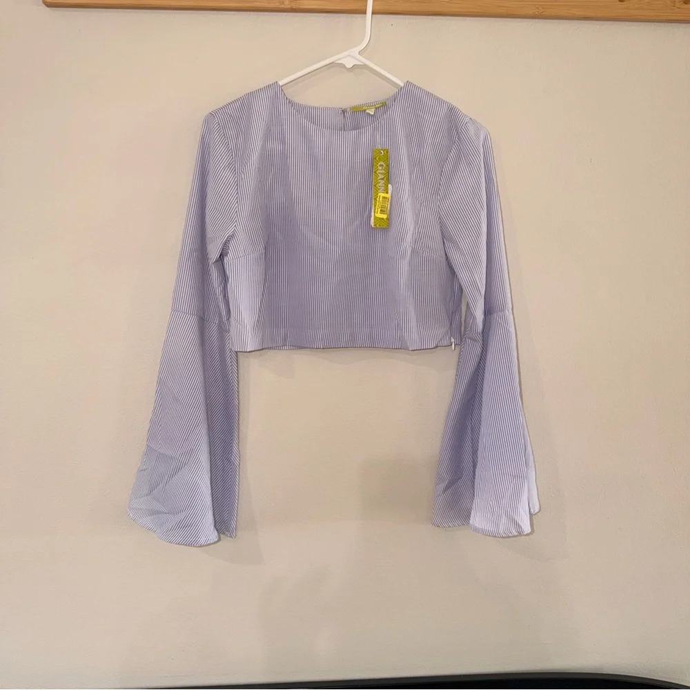 Gianni Bini Top with Bell Sleeves - Size M - Picture 3 of 7